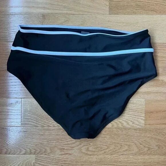 Black and White Large high waisted bikini bottoms form Old Navy - Picture 3 of 3